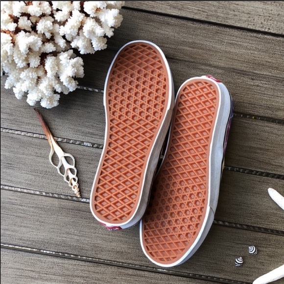 🌴🔆VANS- TIE DYE SLIP ON’S🔆🌴 - Picture 9 of 9